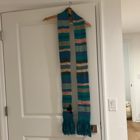 Marc by Marc Jacobs Scarf & Hat Set - Picture 4 of 4